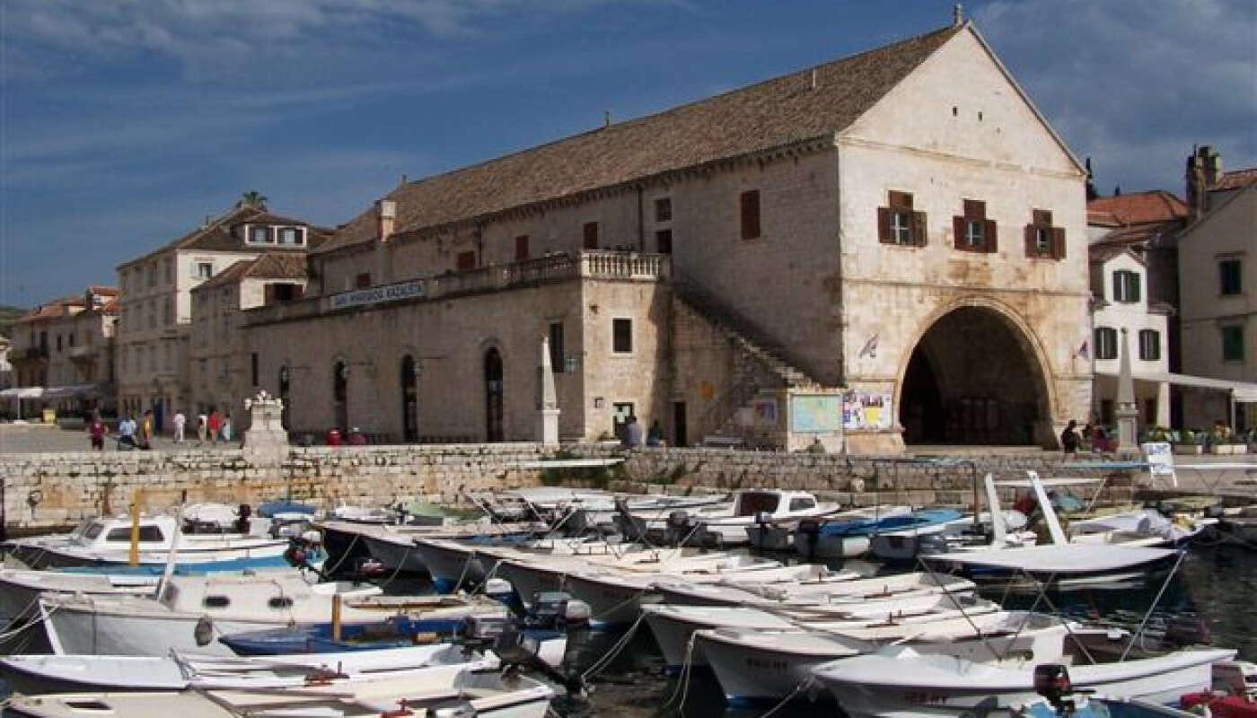 00 hvar